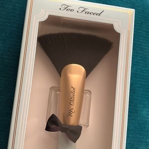Mr. Chiseled contouring brush